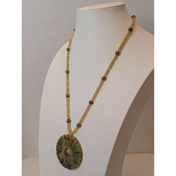 Vintage Hand-Carved Jade Pendant Necklace Yellow & Unique Beads Non- Adjustable - Picture 3 of 8